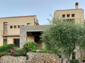 Kyparissi Guest House