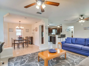 Charming Seminole Home w/ Patio: 6 Mi to Beaches!