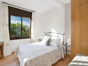 4 Bedroom House With Private Pool