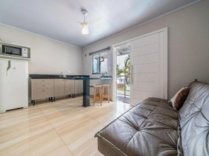 021 - Lindo Residencial com Piscina e Jacuzzi em Bombas