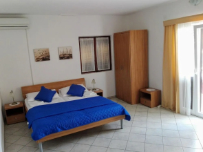 Apartments Dora Vrboska island Hvar