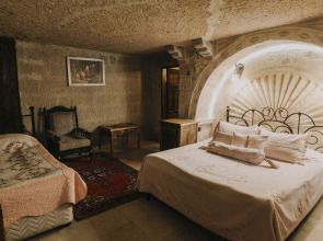 Holiday Cave Hotel