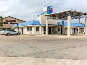 Quality Inn & Suites Port Lavaca near Lighthouse Beach