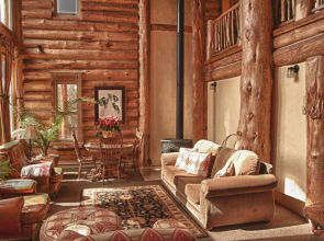 Bigfoot Lodge B & B