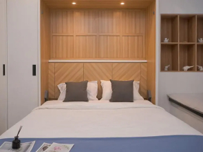 Modern And Comfy Studio At Collins Boulevard Apartment