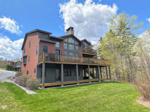 P5 Ski in Ski out rare find Presidential View single family with garage pool table ping pong