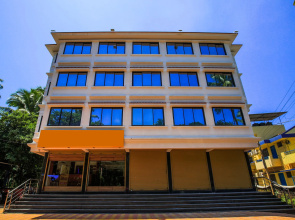 OYO 19819 Candolim Grande
