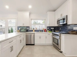 Stylish Comfort Modern Chef Kitchen 4 BR 2 Baths