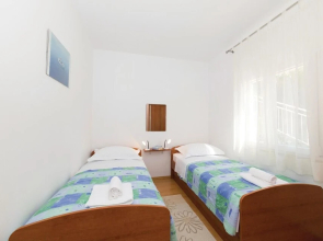 Beautiful Home in Vinisce With Wifi and 2 Bedrooms