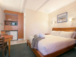 South Gladstone Motel