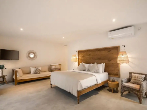 A Casa Di Renucci by Alfred in Bali - Brand New Stunning 5BR Villa Near Seminyak Beach