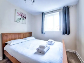 Cosy Apartment with Balcony, Close to City Centre