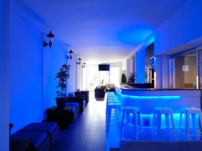 Mackenzie Beach Hotel & Apartments