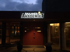 Raulandsakademiet og Vandrerhjem