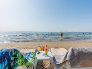 Tropic Beach Club Side