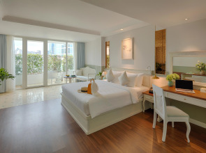 Au Lac Charner Hotel