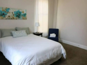 Windsor Park Pad apt 2 min to Mass Ave With AC