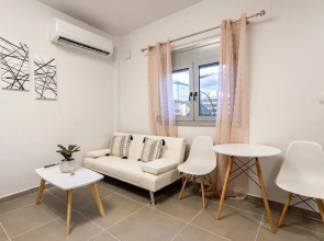 Filiatra Welcoming Hideaway - A Cozy Urban Escape