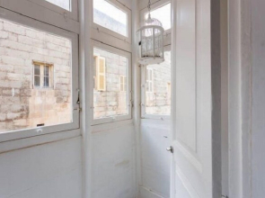 Vallettastay Golden Seed