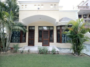 OYO 15728 The Shradha Guest House