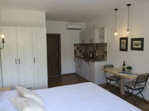 Delightful Studio Sara