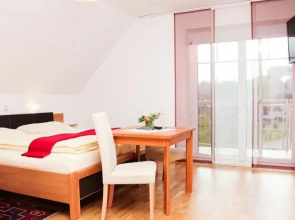 Zirngast Weingut-Buschenschank-Gästezimmer