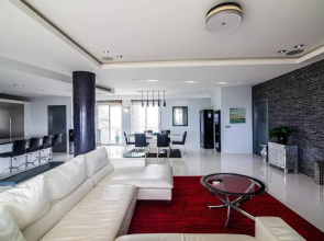 Inviting 3-bed Apartment