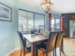 Balcony, Pool & Hot Tub: Little River Condo!
