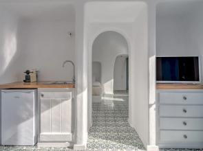 Luna Santorini Suites