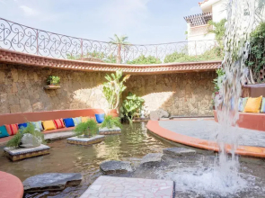 KING BED Country Club 1 Bedroom Apartment By Senstay