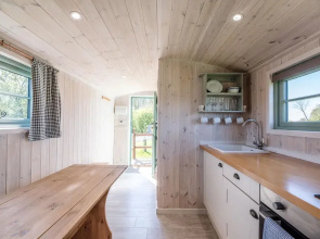Honeysuckle Farm Hut 3 - Suffolk Farm Holidays Air Manage Suffolk