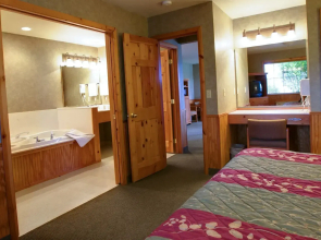 Poulsbo Inn & Suites