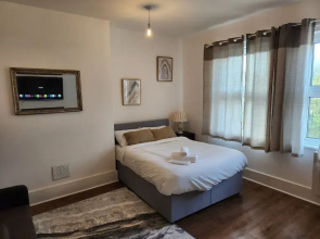 Immaculate 1-bedroom in Greenhithe