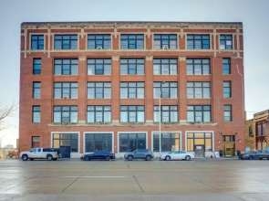 1 Mi to Dtwn! Riverside Corktown Loft on 2nd Floor
