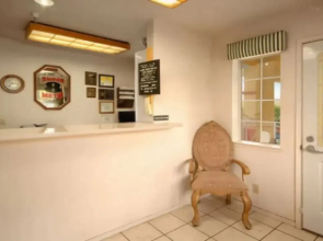 Upper Lake Inn and Suites