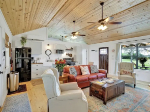 Luxurious Cottage on 3-Acre's in Fred Wine Country