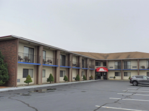 Red Roof Inn & Suites Newport – Middletown, RI