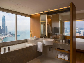 Renaissance Hong Kong Harbour View Hotel