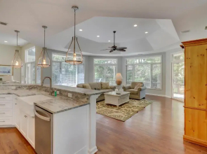 115 Mooring Buoy 4 BR Beach House Pool