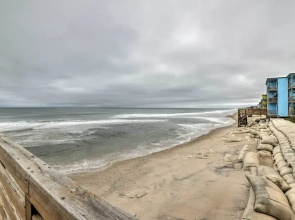 Oceanfront Topsail Beach Retreat - Steps to Shore!