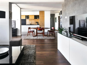 2 bedroom Penthouse in city center, free parking