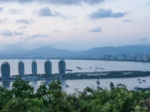 Sanya Lang Yue Xing Holiday Hotel