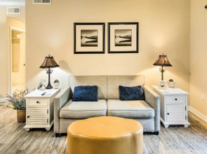 Bright St Simons Island Condo w/ Shared Pool!
