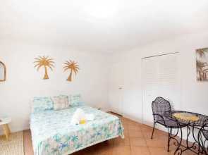 Gorgeous Studio + 100M To Beach + Pool