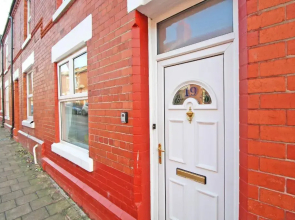 Close to the City, Classic Chester Home to sleep 6