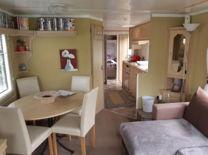 Beautifully Decorated 2 bed Caravan in Foel, Welsh