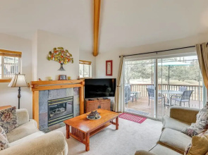 Hot Tub at Townhome on 8th Green in Redmond