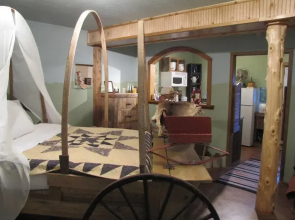Covered Wagon Suite