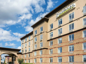 Radisson Hotel & Suites Fort McMurray