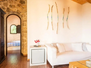 Idyllic Open Air 2BD Villa with Beachview